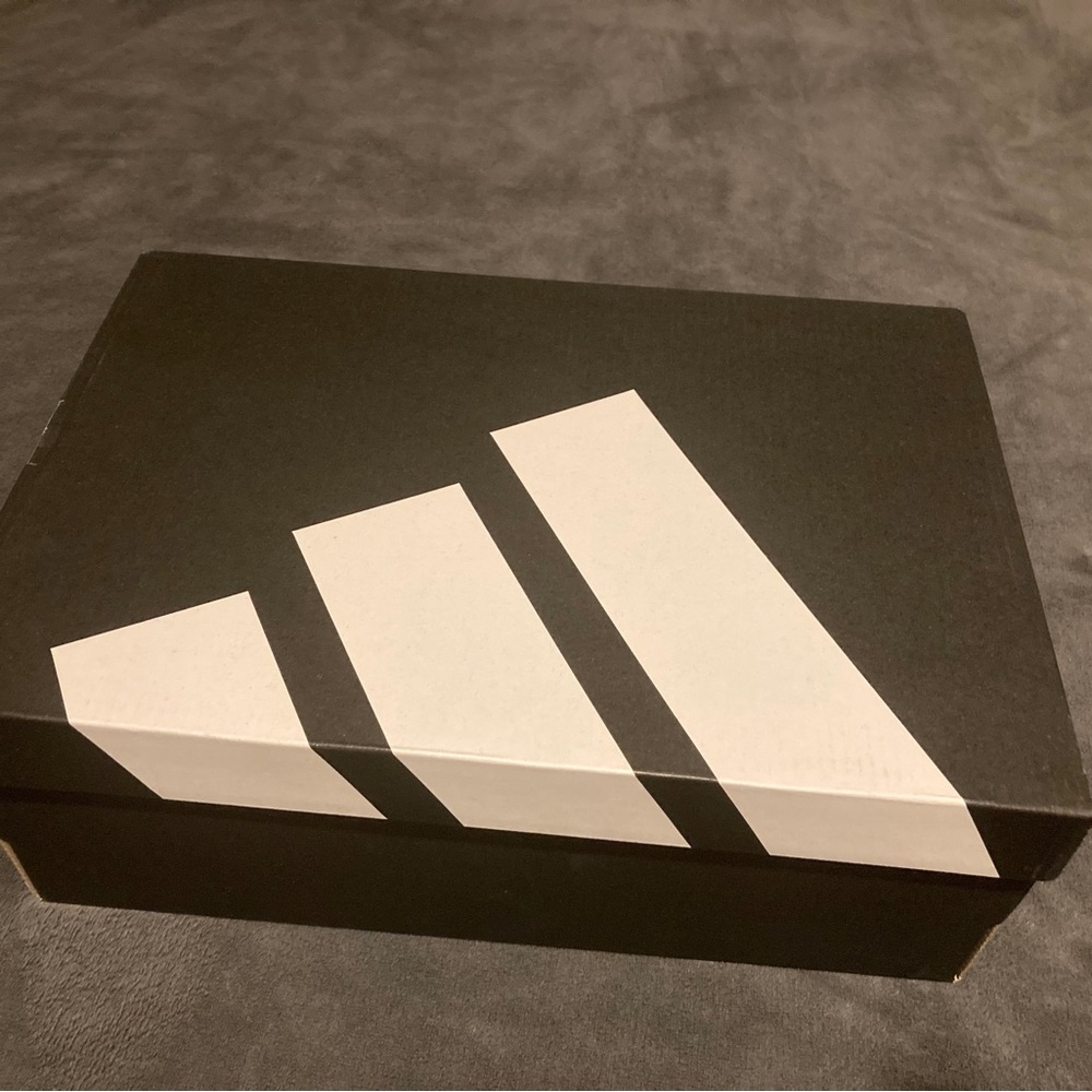 Mens Adidas White Sneakers - Picture 2 of 7